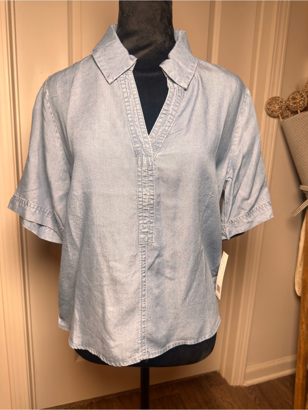 Zac & Rachel Light Blue V-Neck Chambray Tunic / BNWT